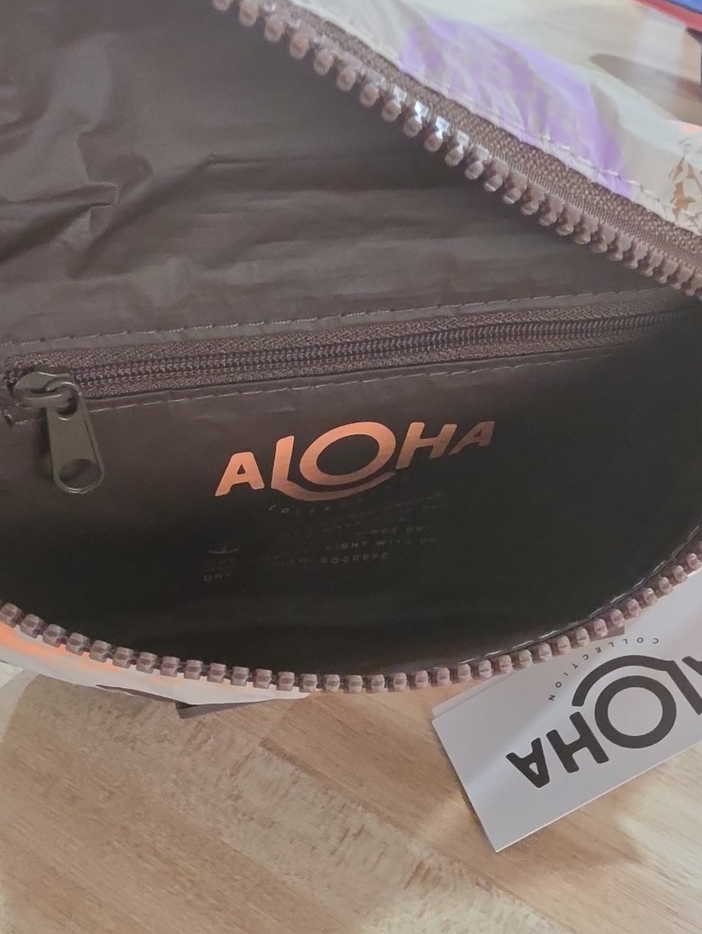 Aloha Collection Shell Hip Pack - Picture 2 of 3